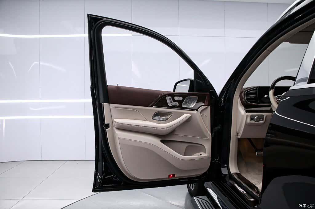 Maybach GLS, 2023 11