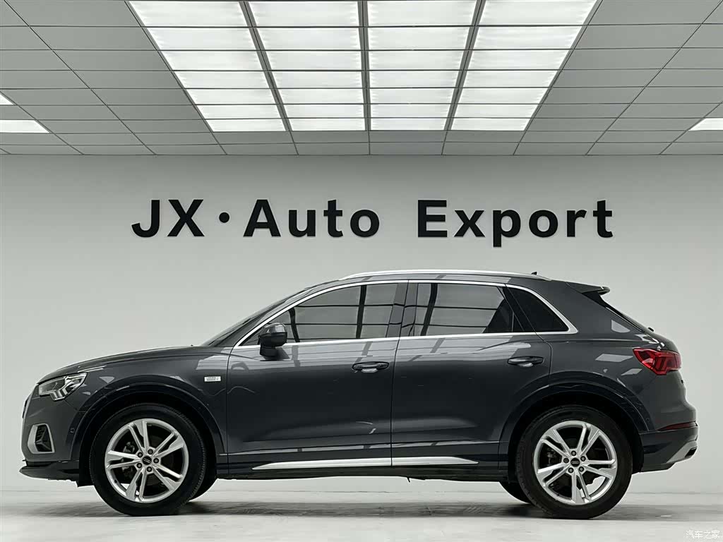 Audi Q3, 2022 10