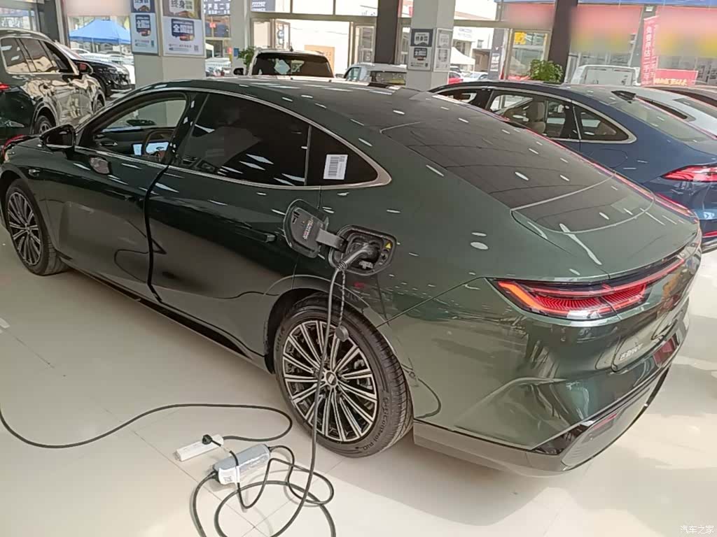 Geely 8, 2025 все фото