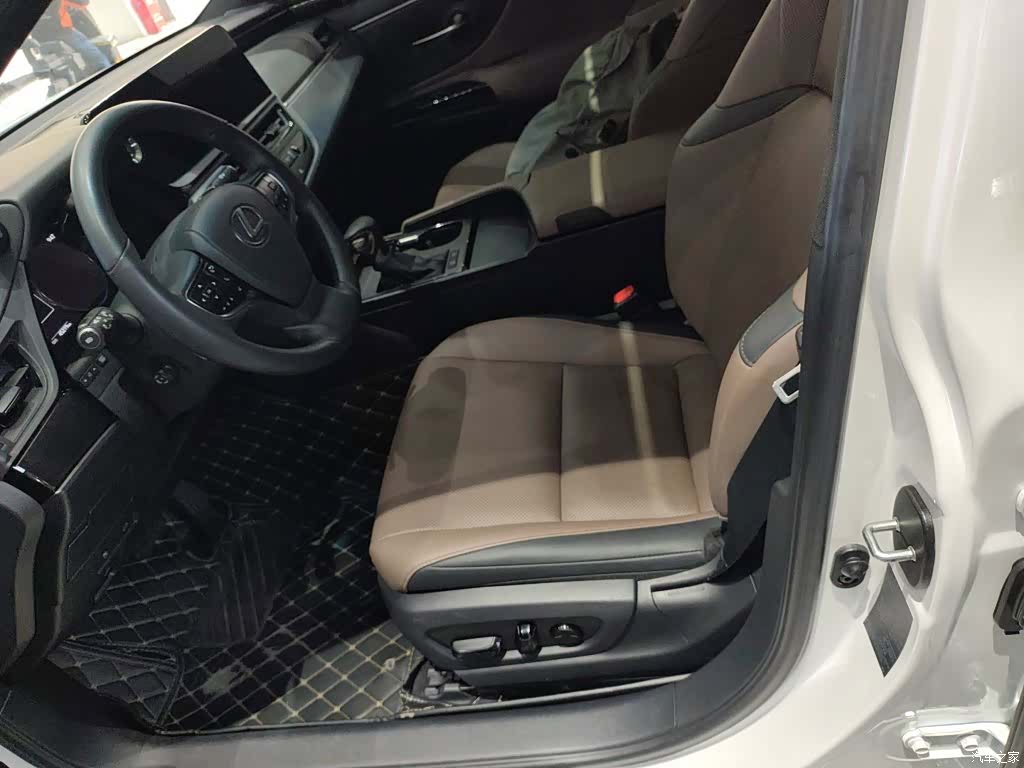 Lexus ES, 2024 11