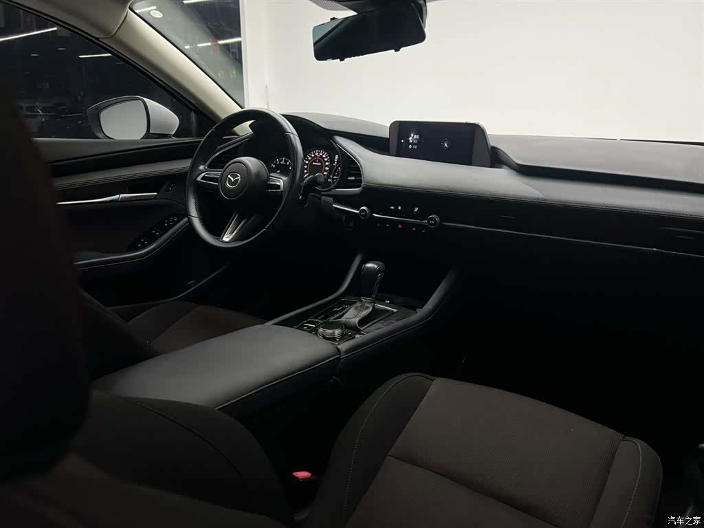 Mazda Mazda3, 2021 13