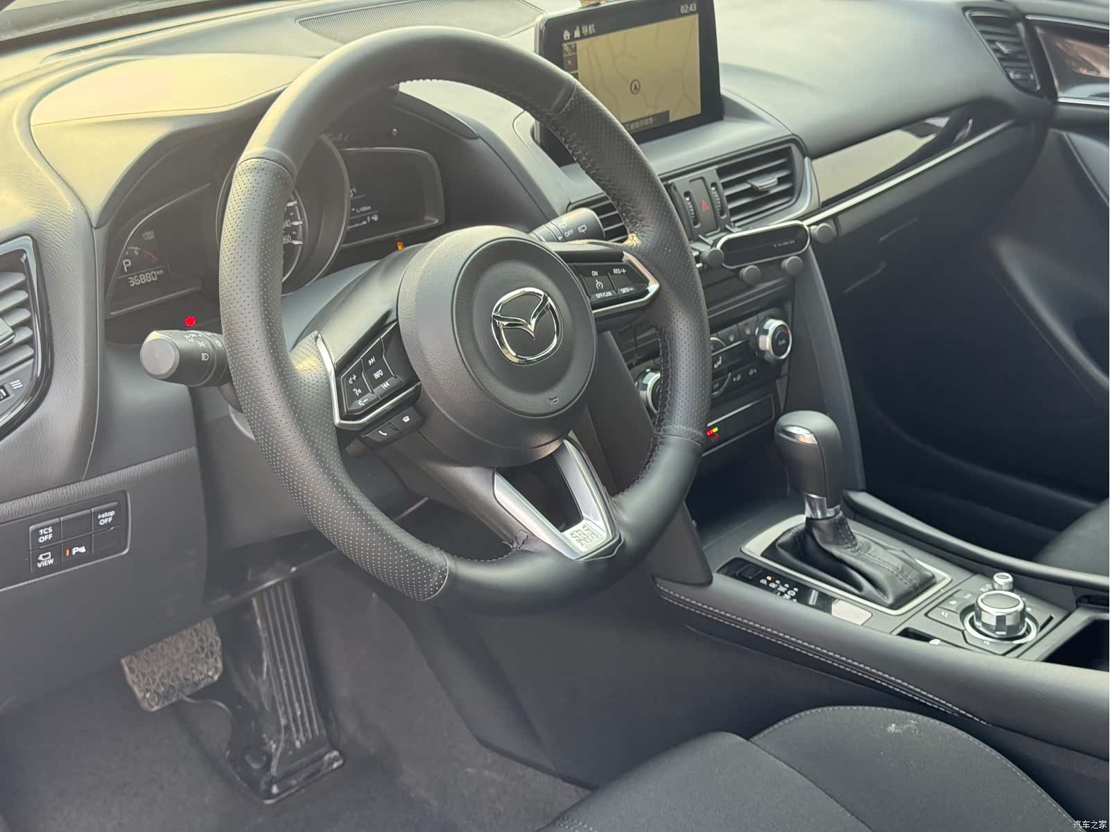 Mazda CX-4, 2023 10
