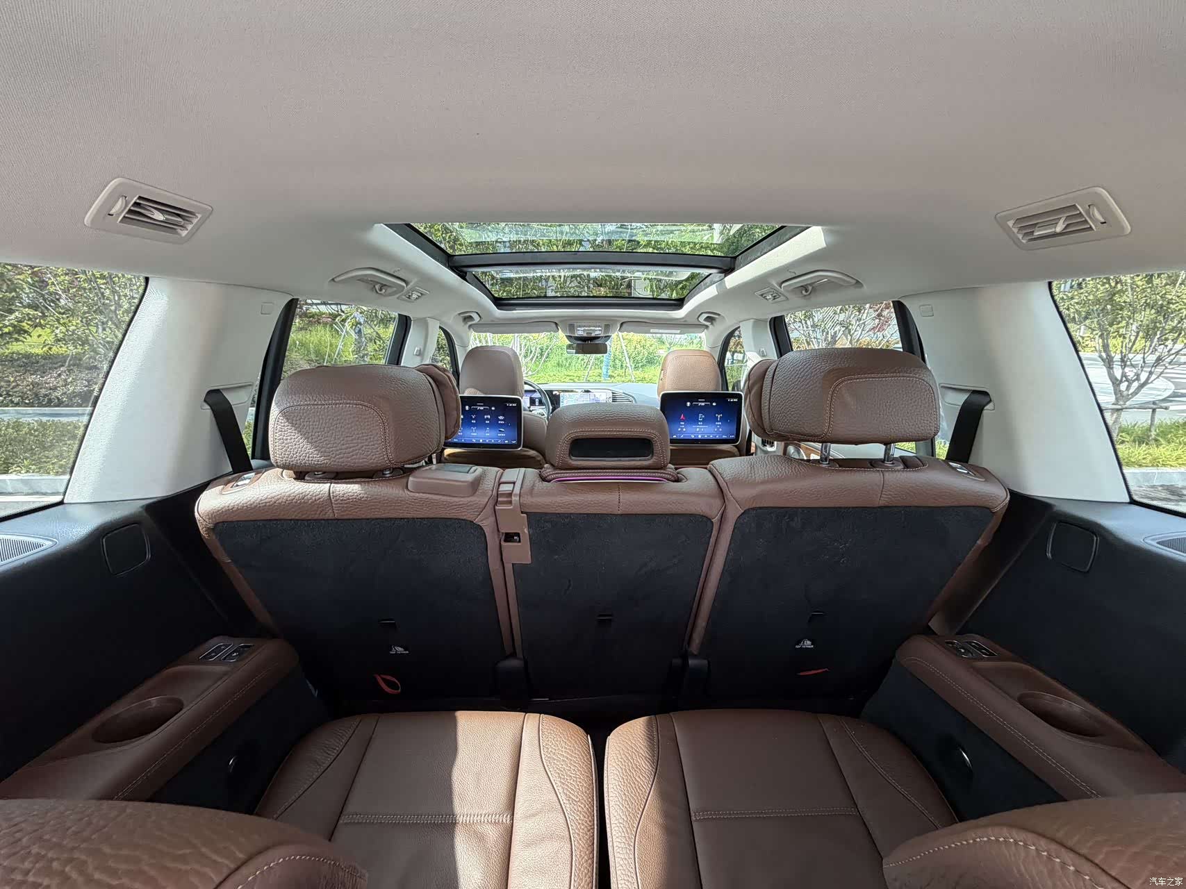 Mercedes-Benz GLS, 2025 8