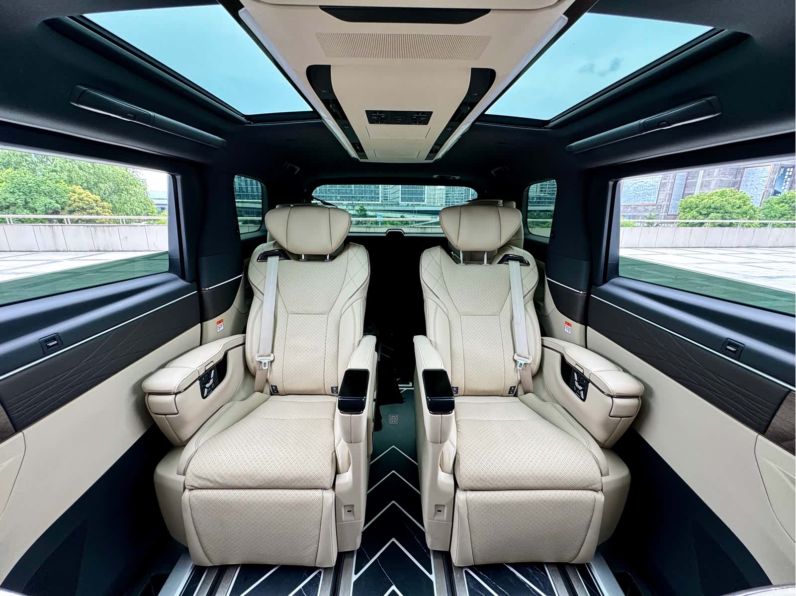 Toyota Vellfire, 2025 10