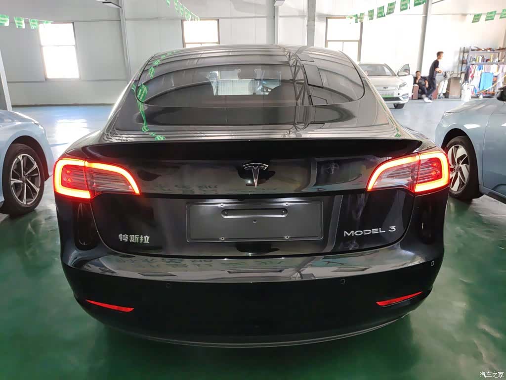 Tesla Model 3, 2023 4