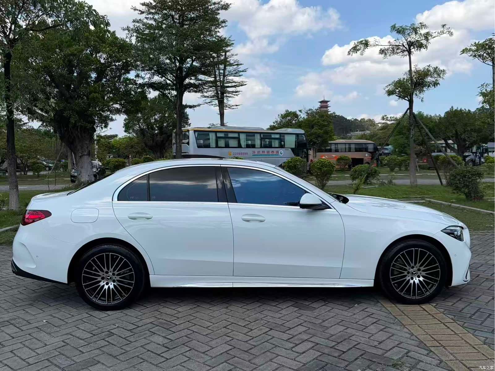 Mercedes-Benz C-Class, 2024 13