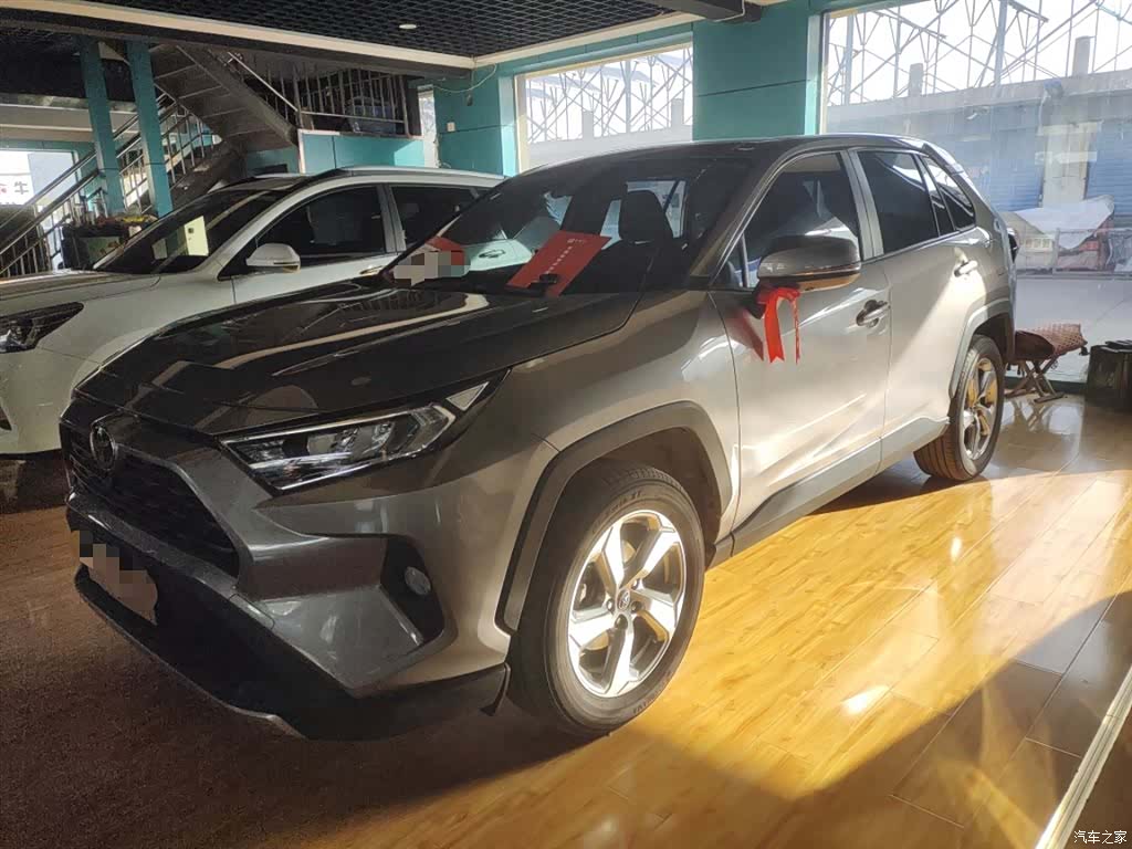 Toyota RAV4, 2023 1