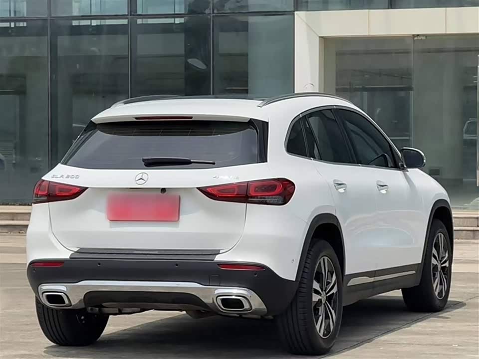 Mercedes-Benz GLA Mercedes-Benz GLA
