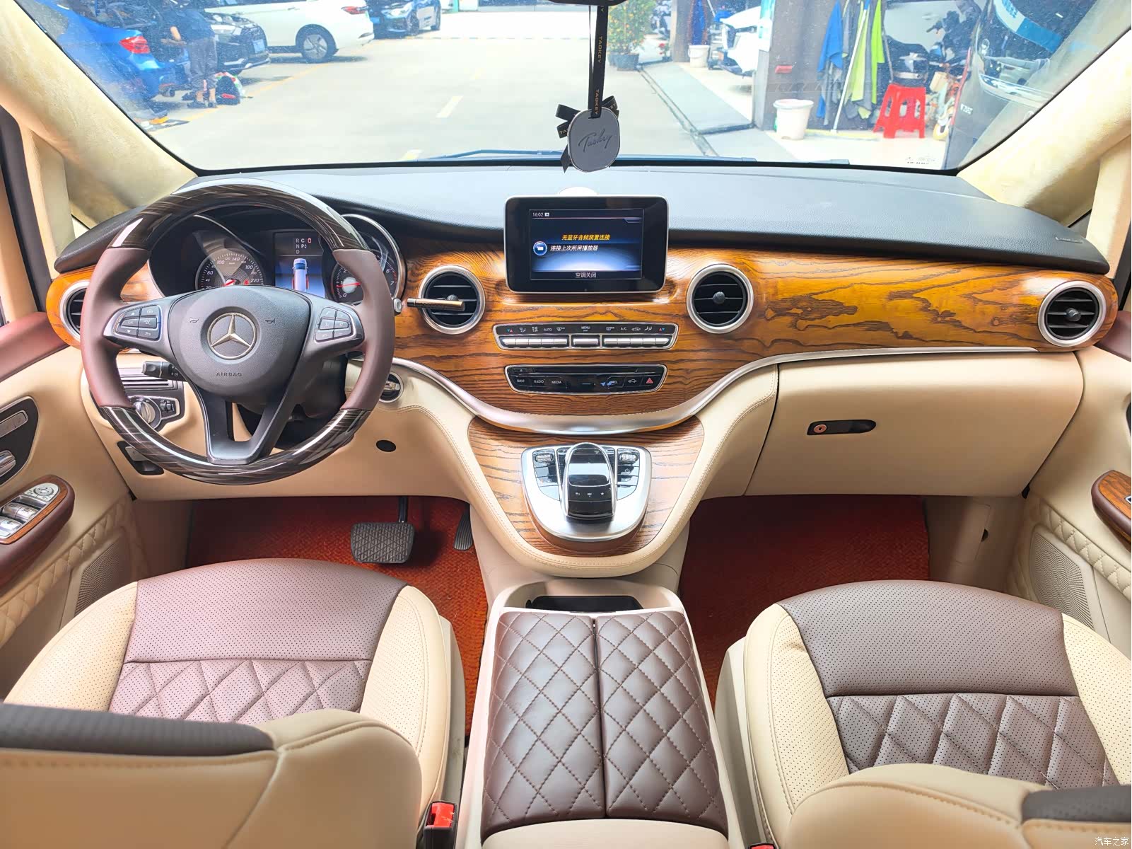 Mercedes-Benz V-Class, 2019 8