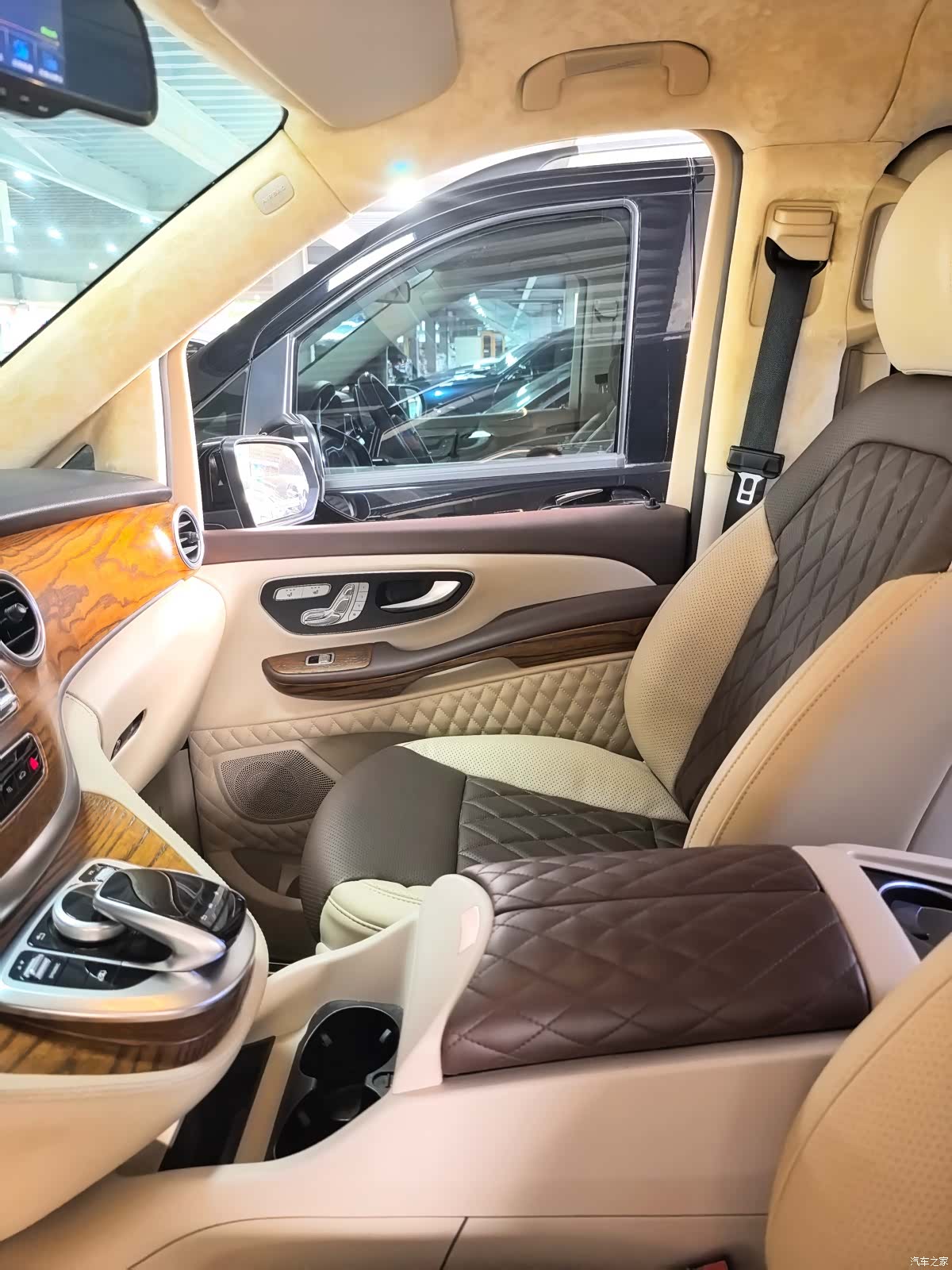 Mercedes-Benz V-Class, 2019 16