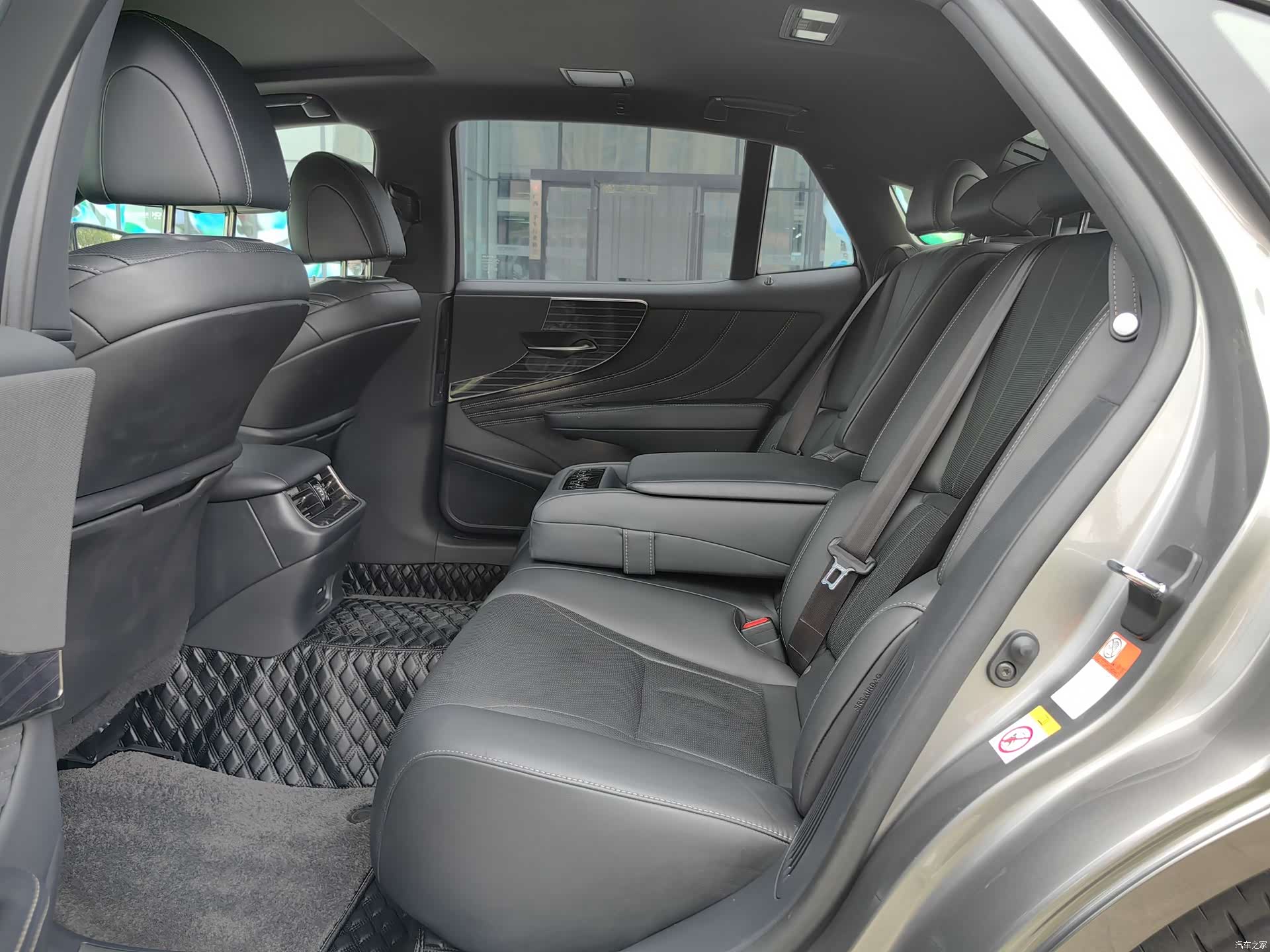 Lexus LS, 2019 9