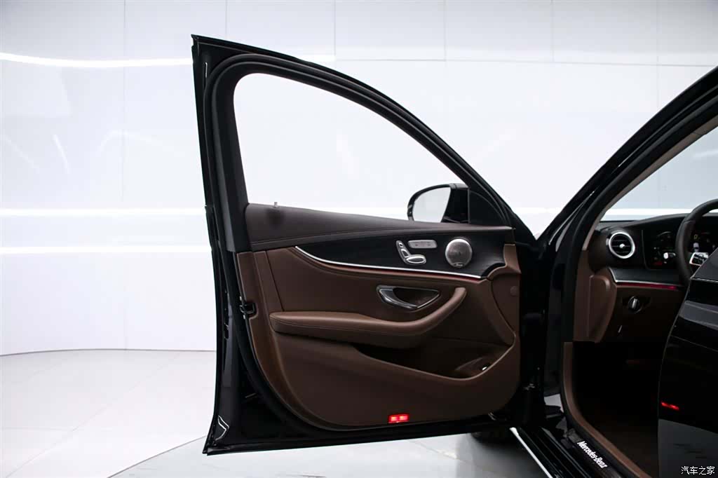Mercedes-Benz E-Class, 2022 11