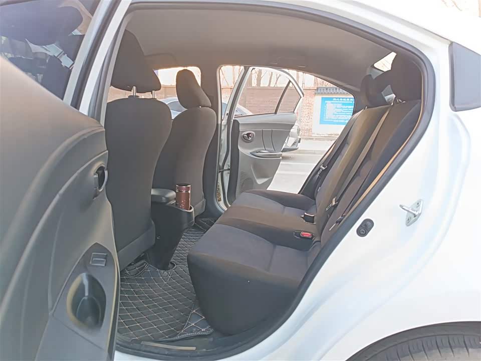 Toyota YARiS L to enjoy