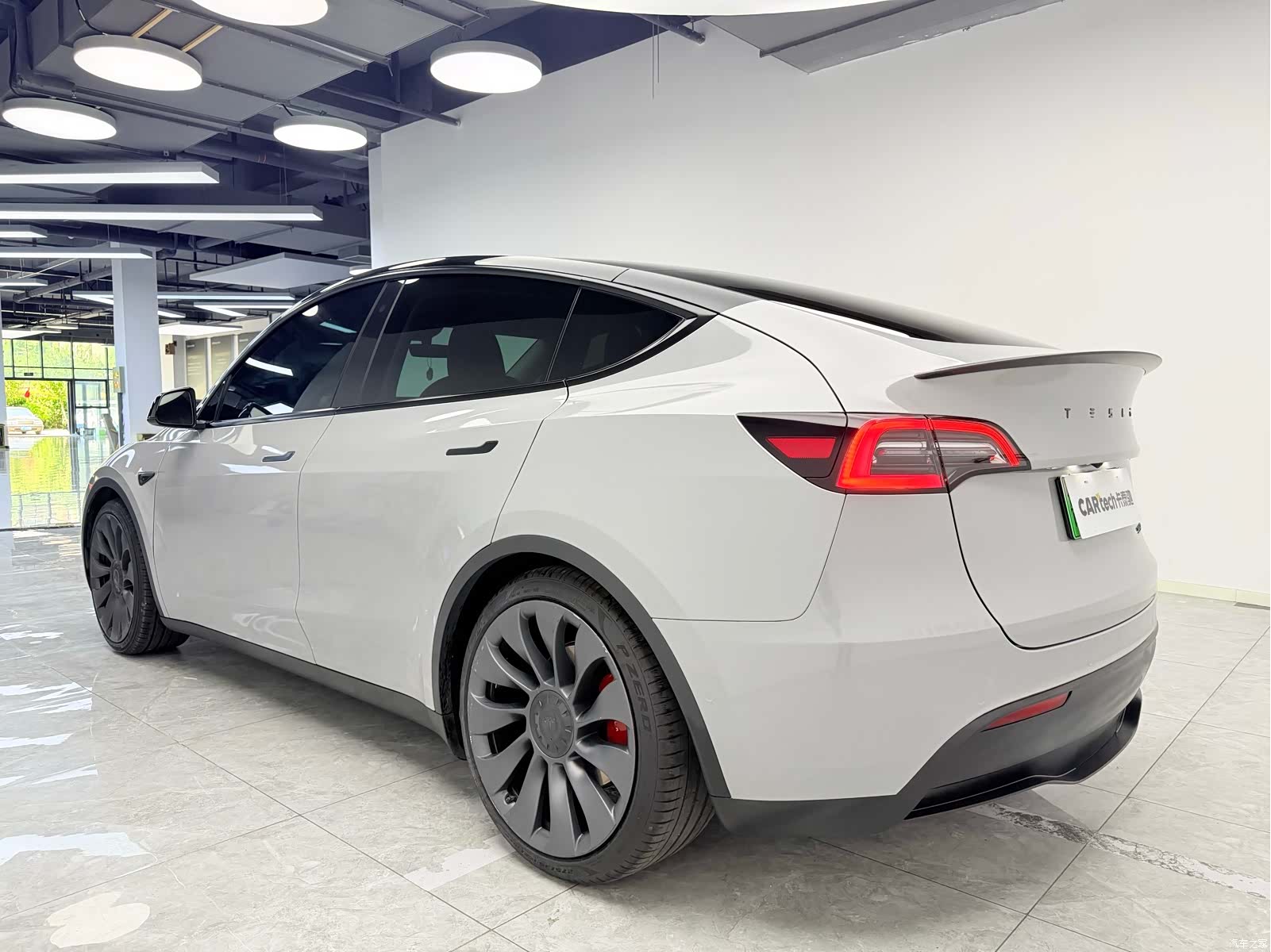 Tesla Model Y, 2023 4