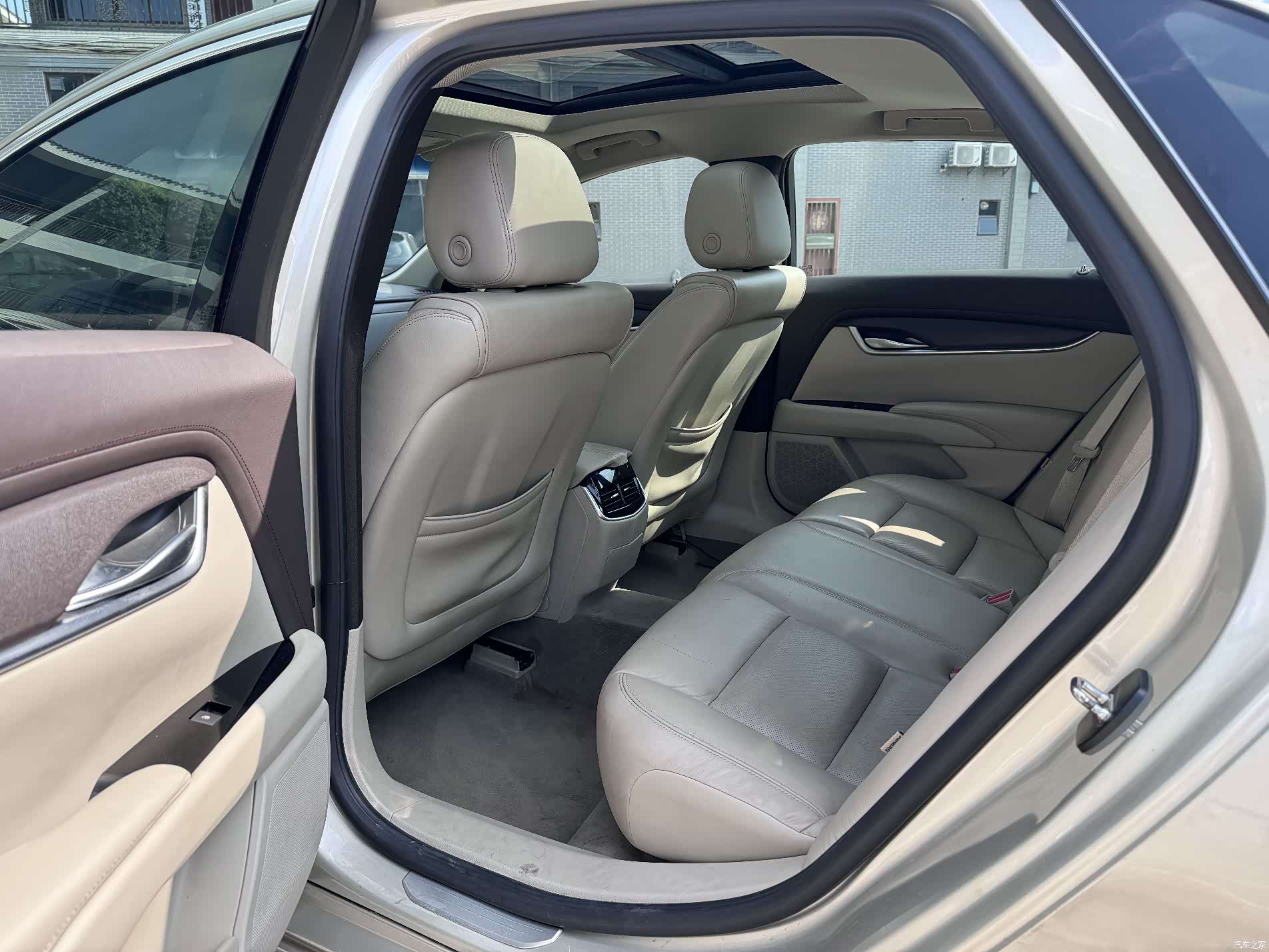 Cadillac XTS, 2015 9