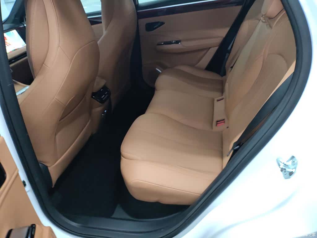 Geely Galaxy L7, 2025 13