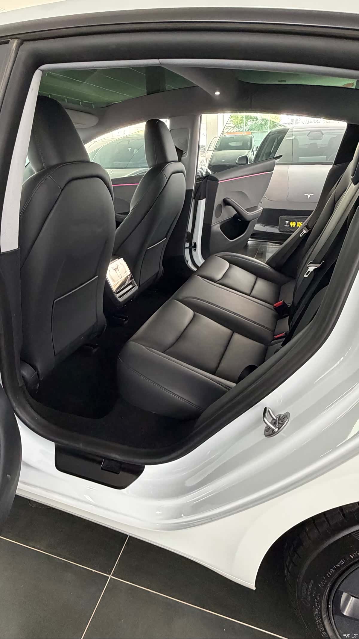 Tesla Model 3, 2025 9