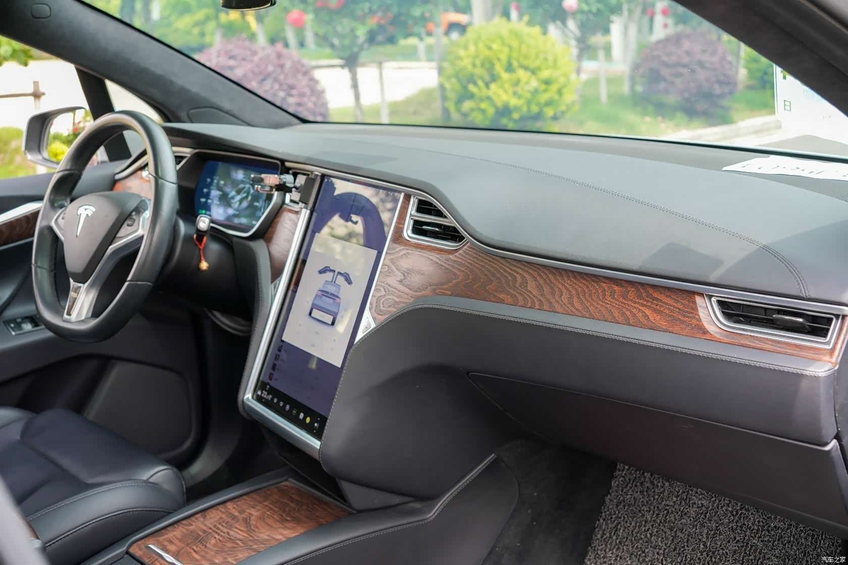Tesla Model X, 2017 22