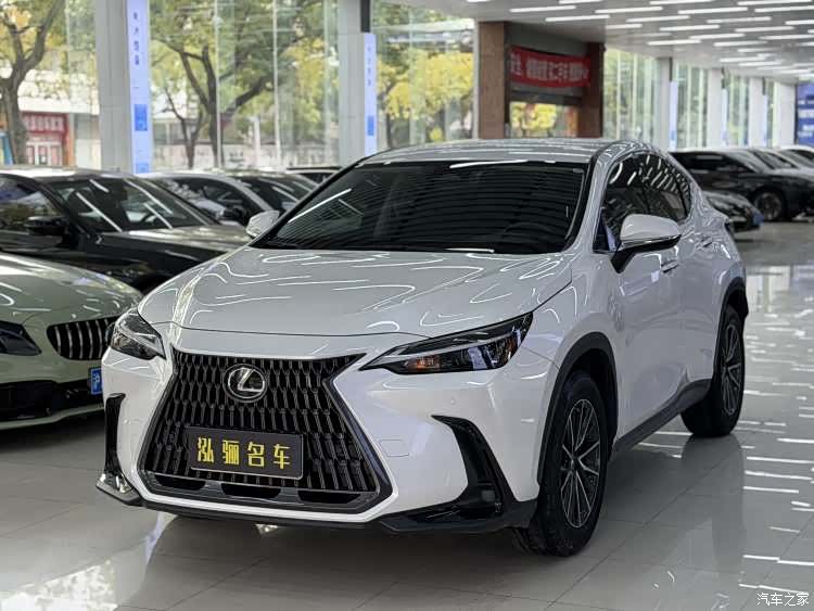 Lexus NX, 2022 1