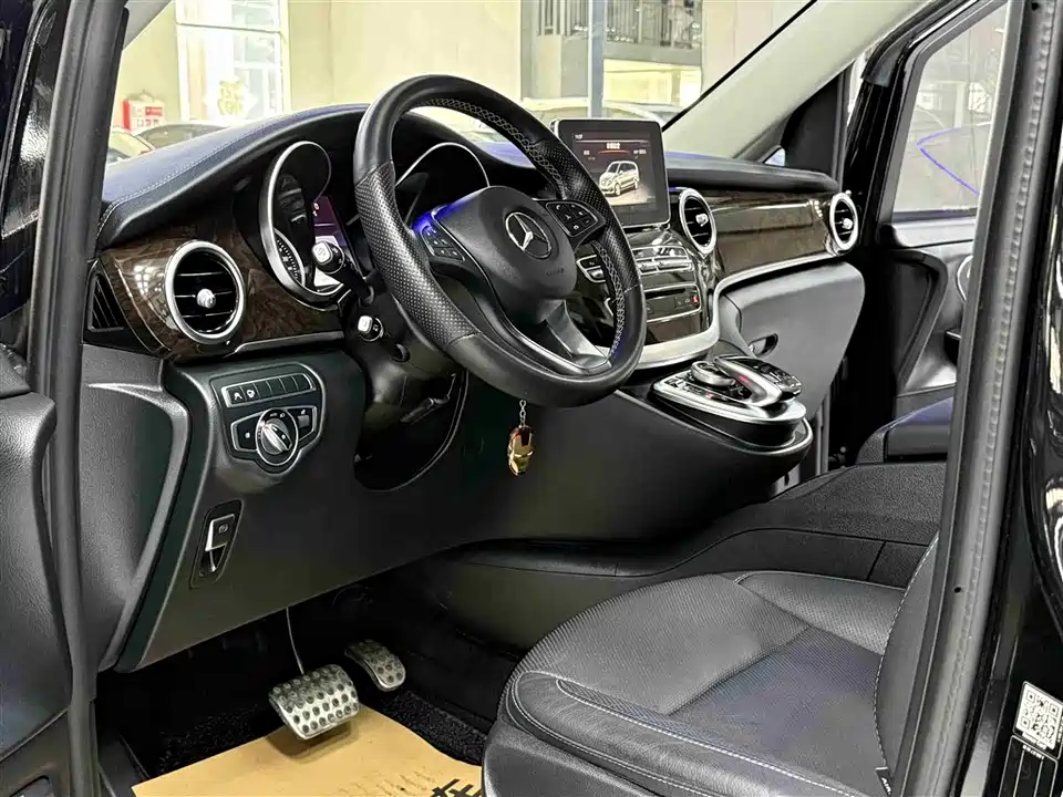 Mercedes-Benz V-class