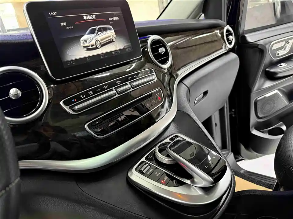 Mercedes-Benz V-class