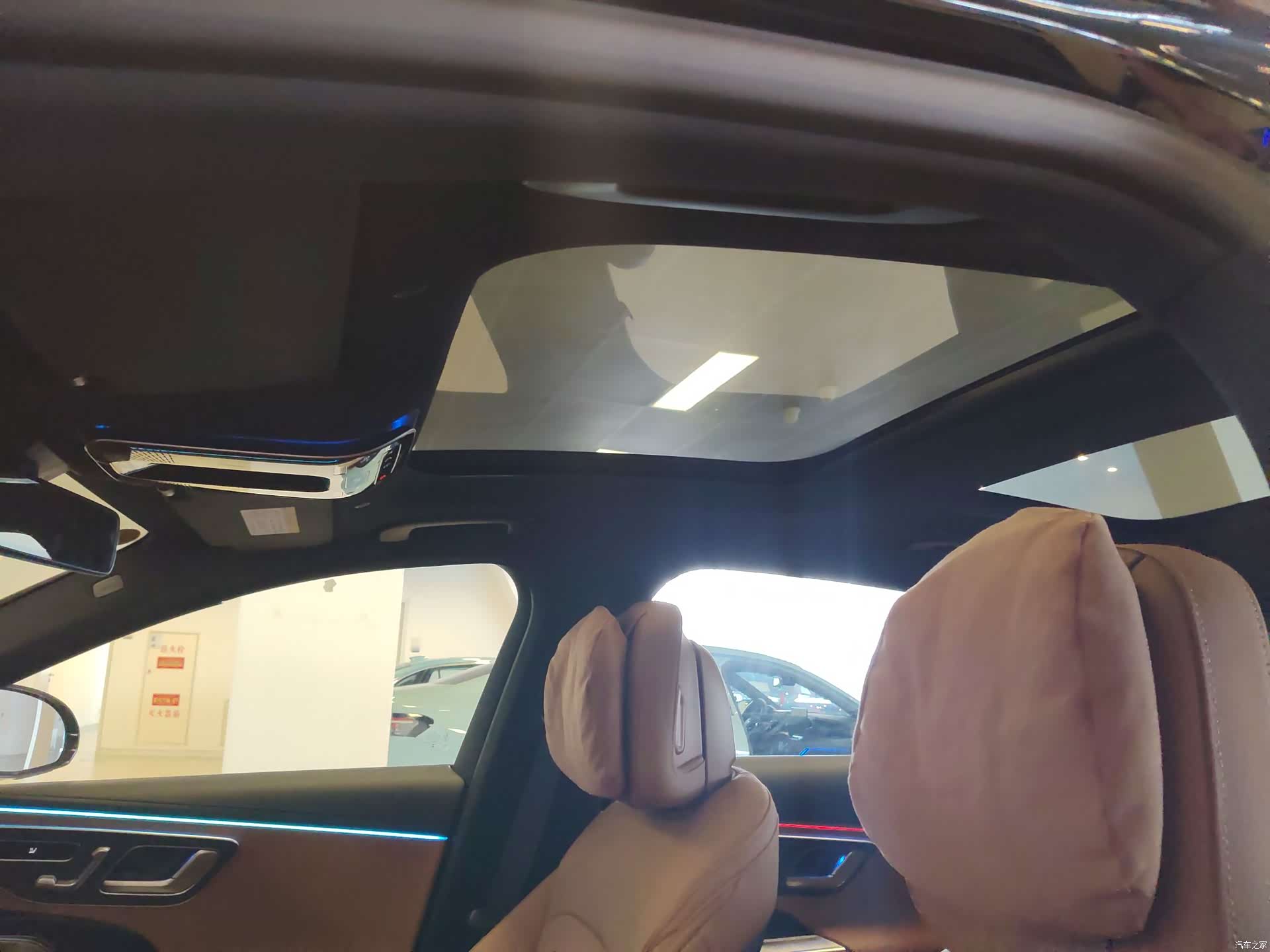 Mercedes-Benz E-Class, 2023 23