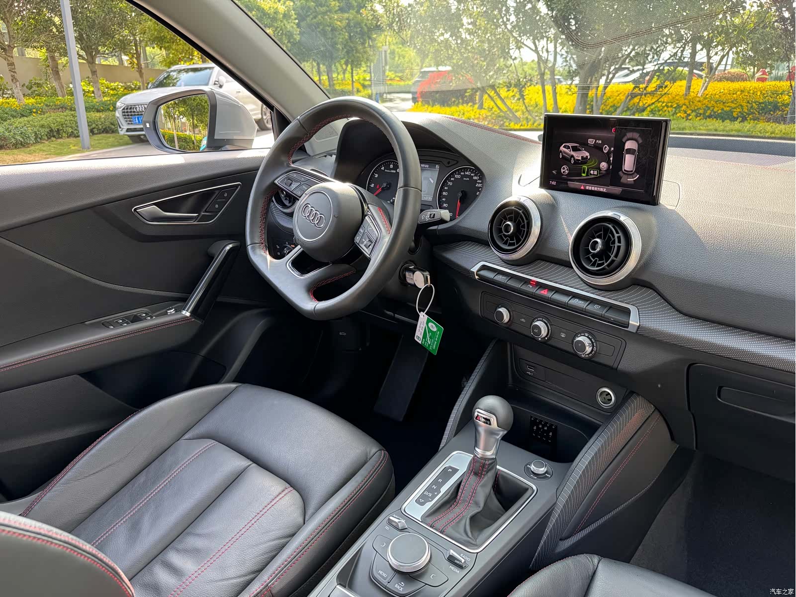 Audi Q2L, 2024 9