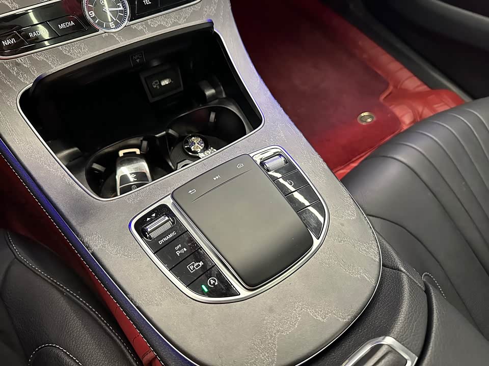 Mercedes-Benz CLS Mercedes-Benz CLS