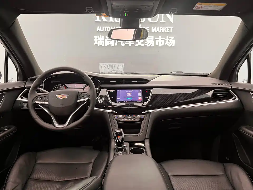 Cadillac XT6