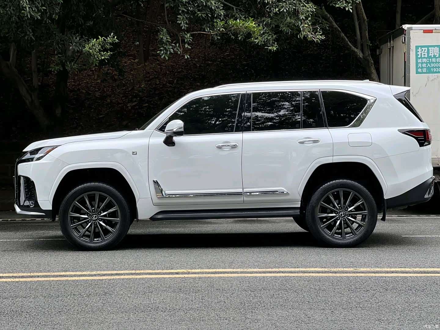 Lexus LX, 2025 4