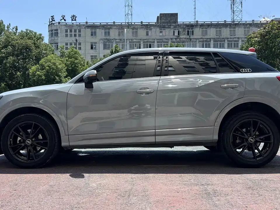 Audi Q2L