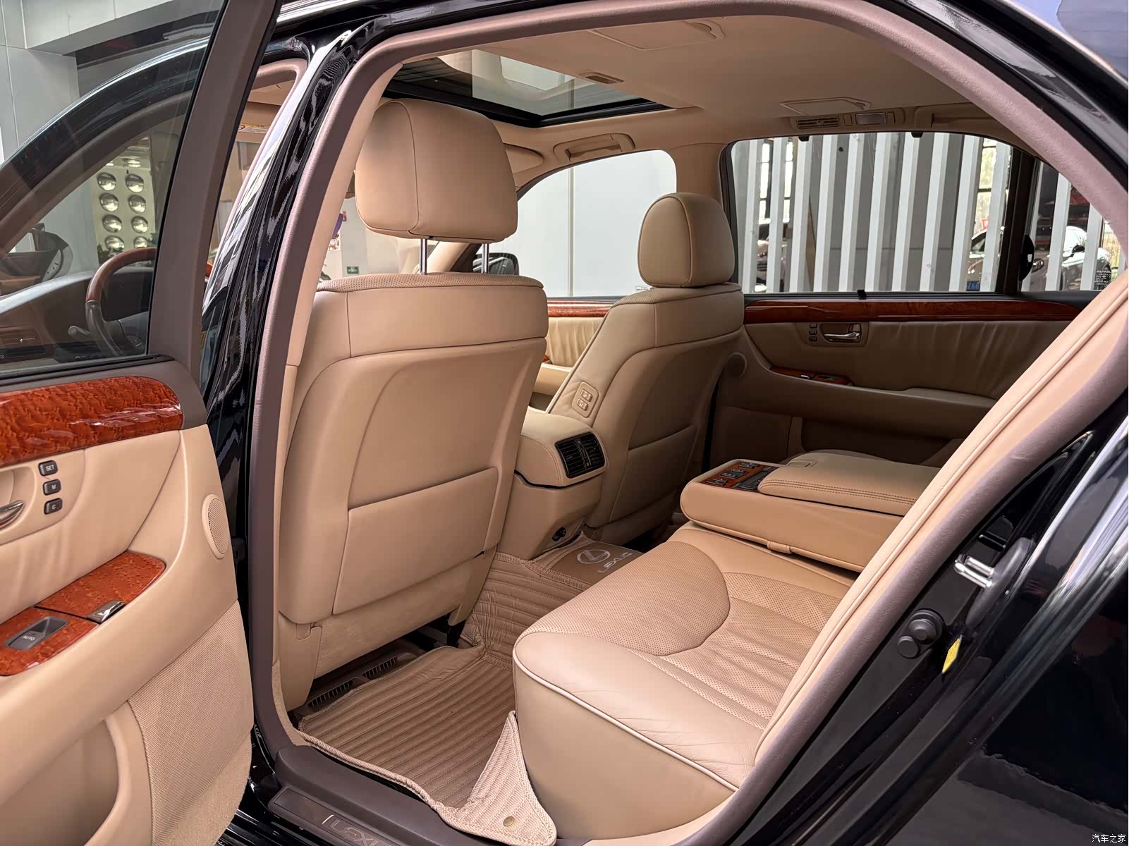 Lexus LS, 2005 6