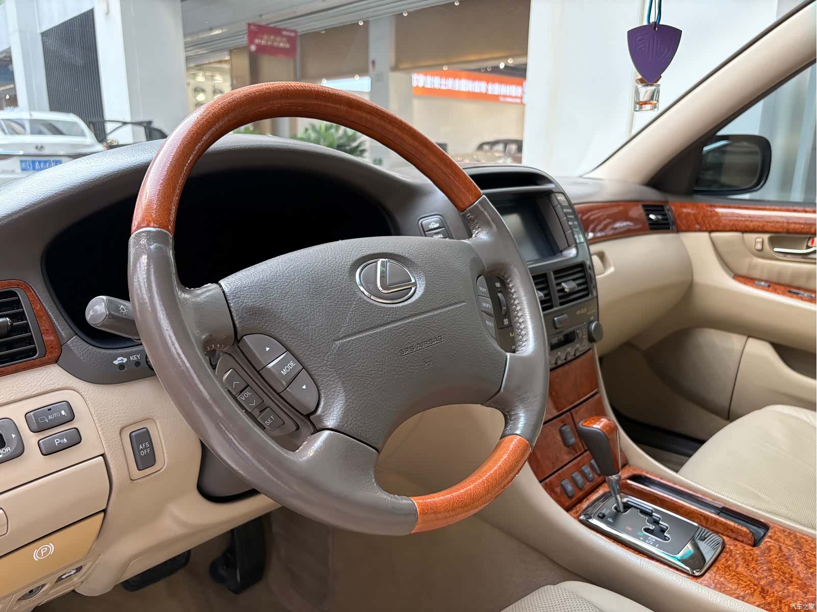 Lexus LS, 2005 7
