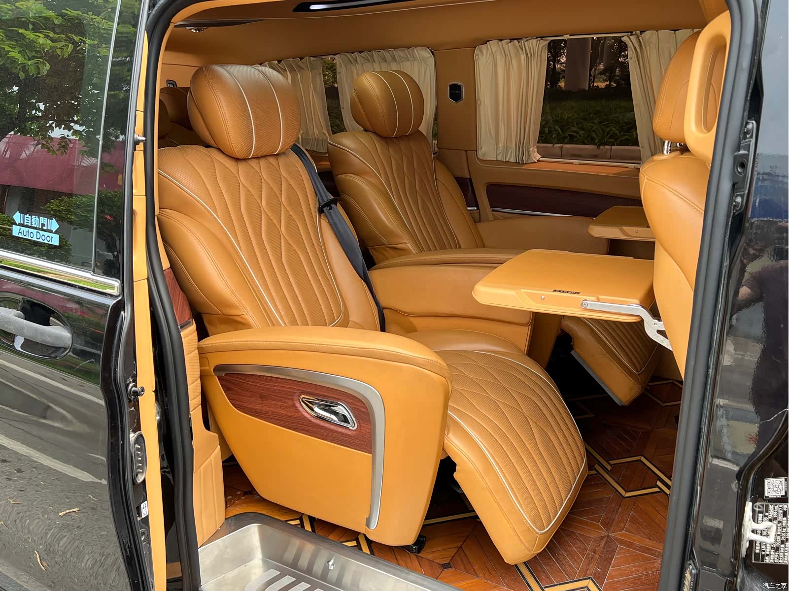 Mercedes-Benz 7, 2021 17