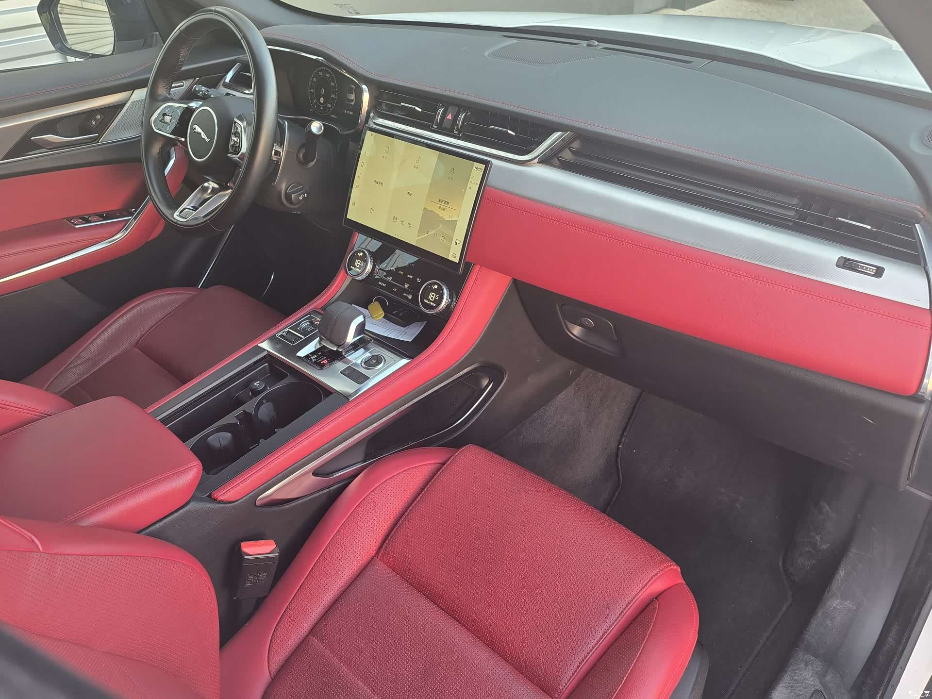 Jaguar F-PACE, 2024 10