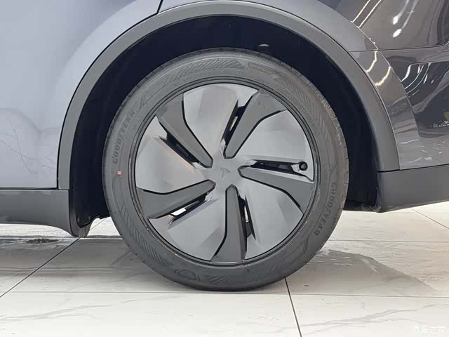 Tesla Model Y, 2025 7