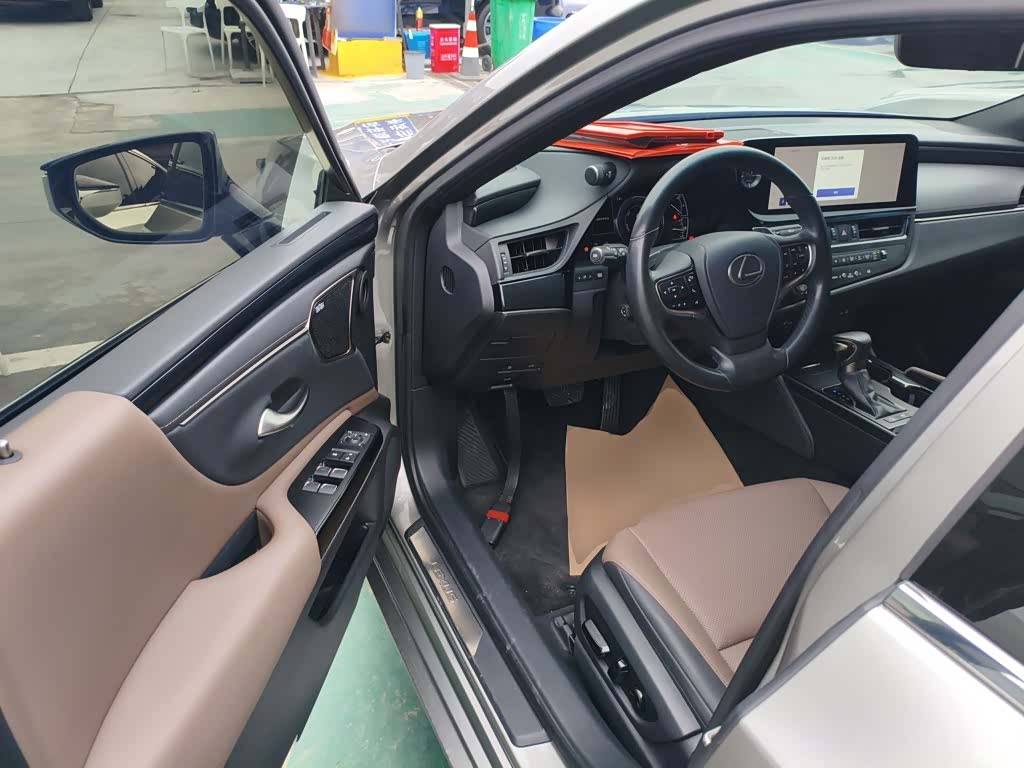 Lexus ES, 2023 12