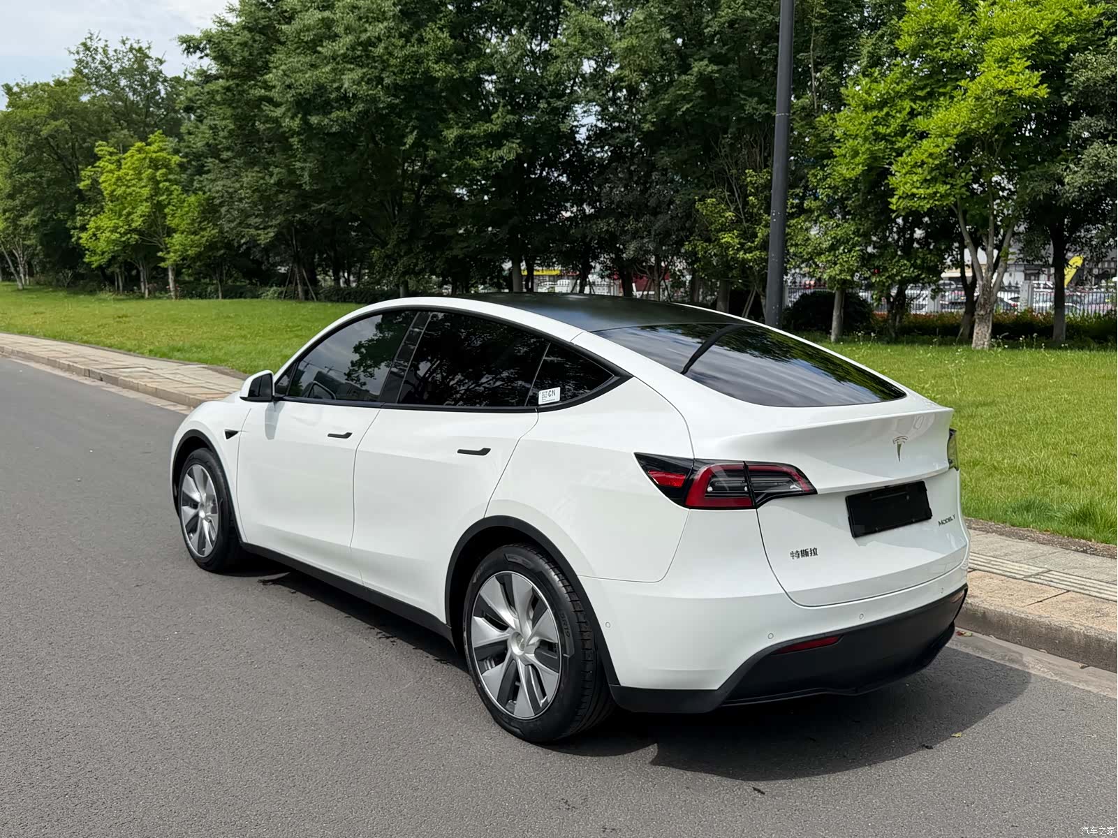 Tesla Model Y, 2022 все фото