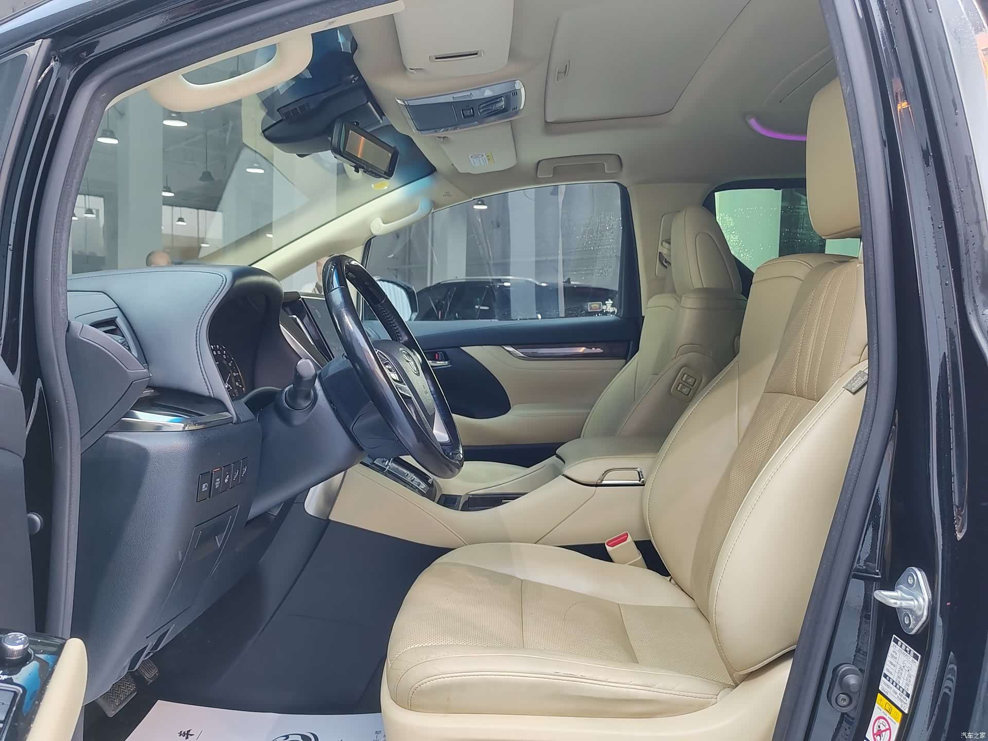 Toyota Alphard, 2022 4