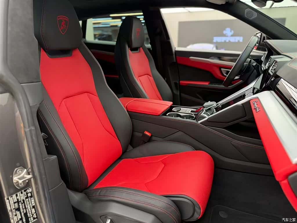Lamborghini Urus, 2022 11