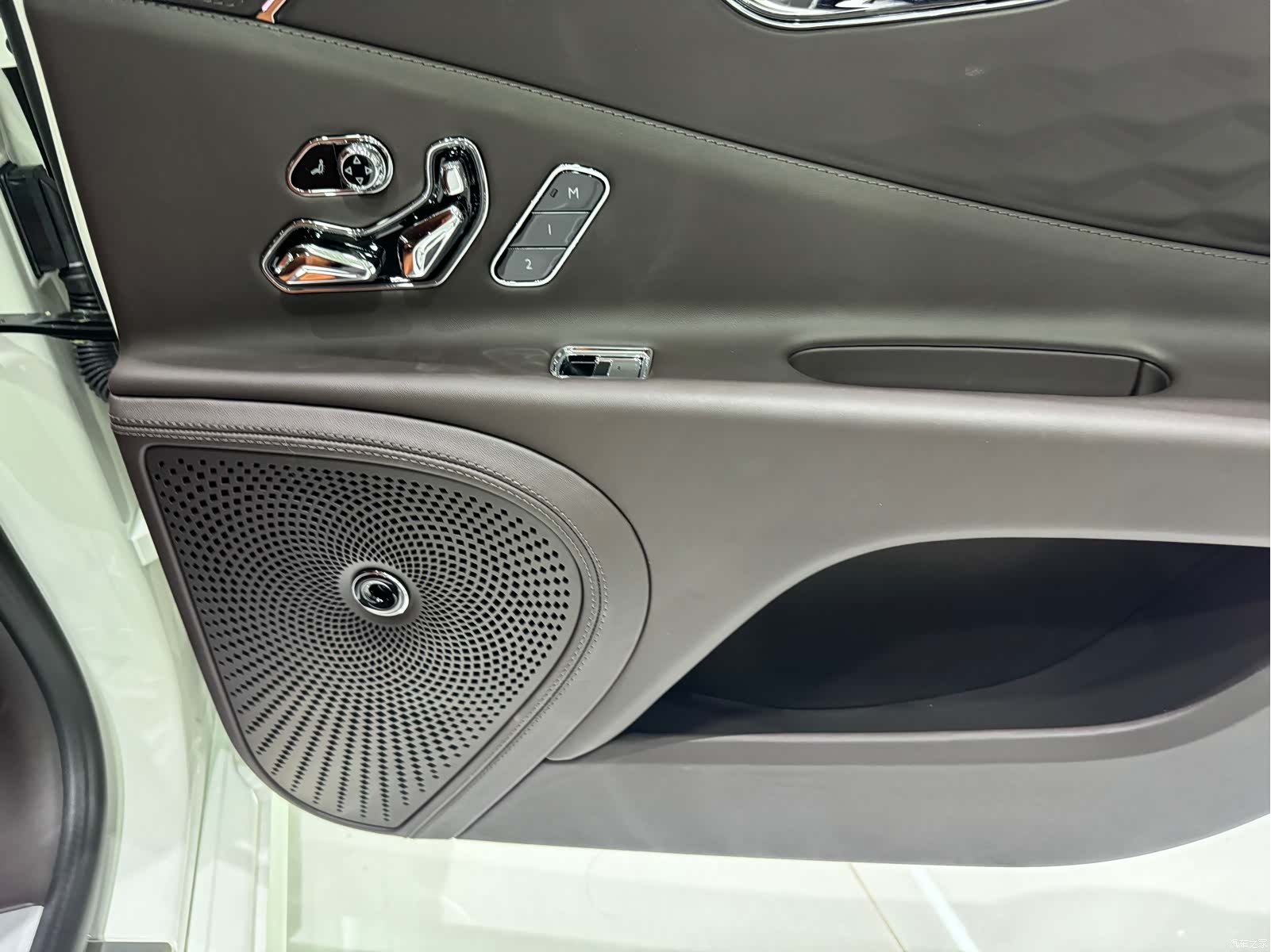 Bentley Flying Spur, 2025 9