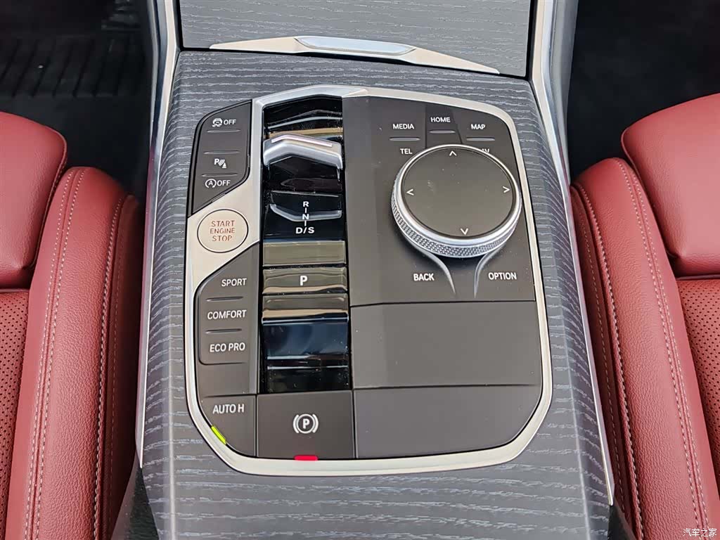 BMW 3 Series, 2025 12