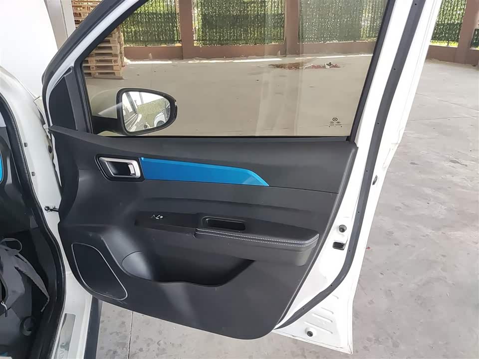 BAIC EC3