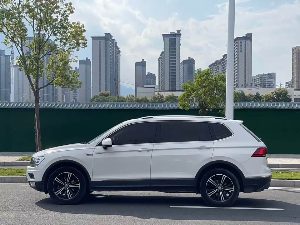 Volkswagen Tiguan L