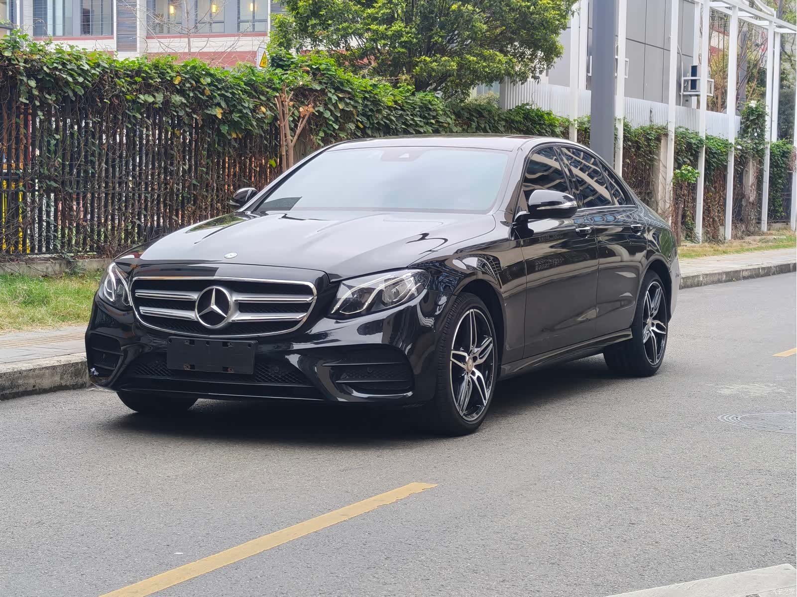 Mercedes-Benz E-Class, 2017 1