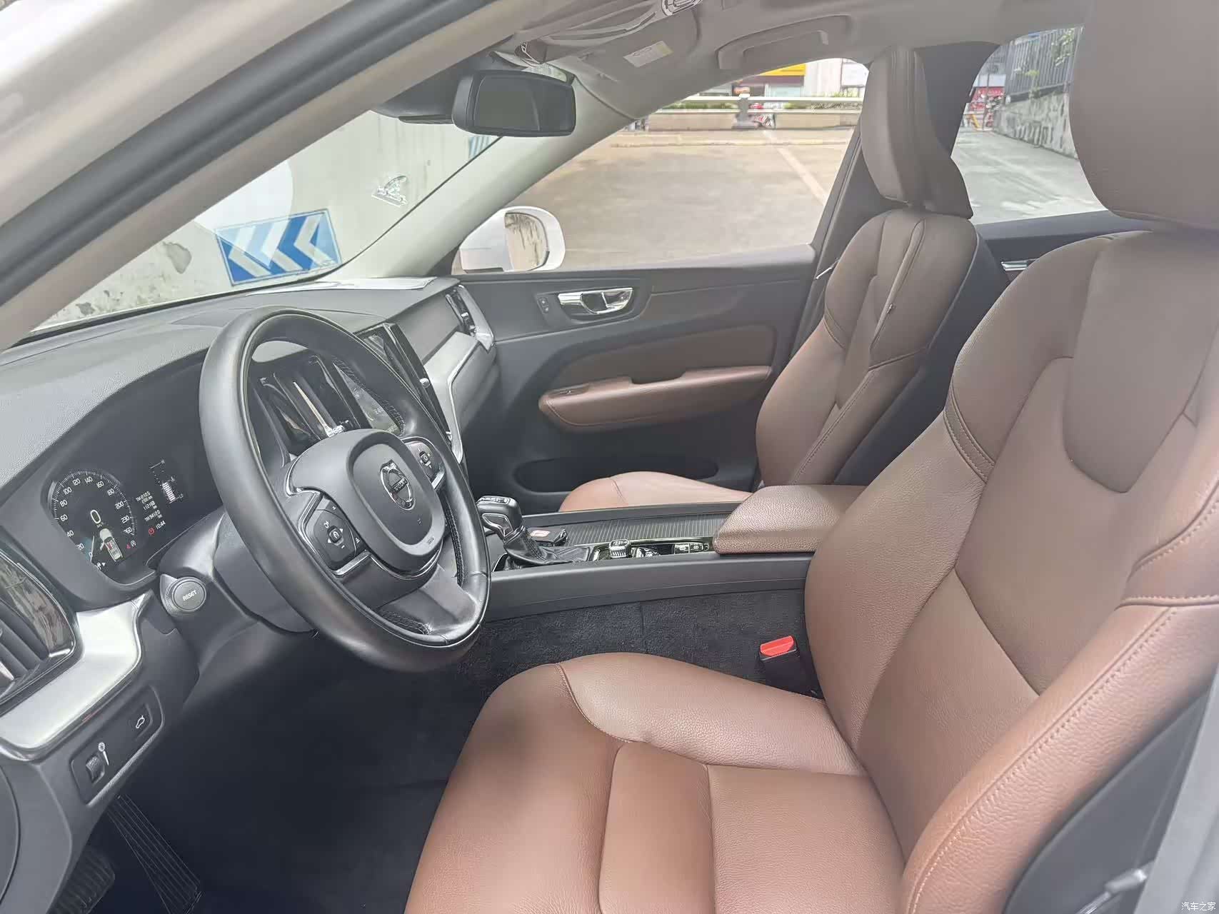 Volvo XC60, 2019 все фото