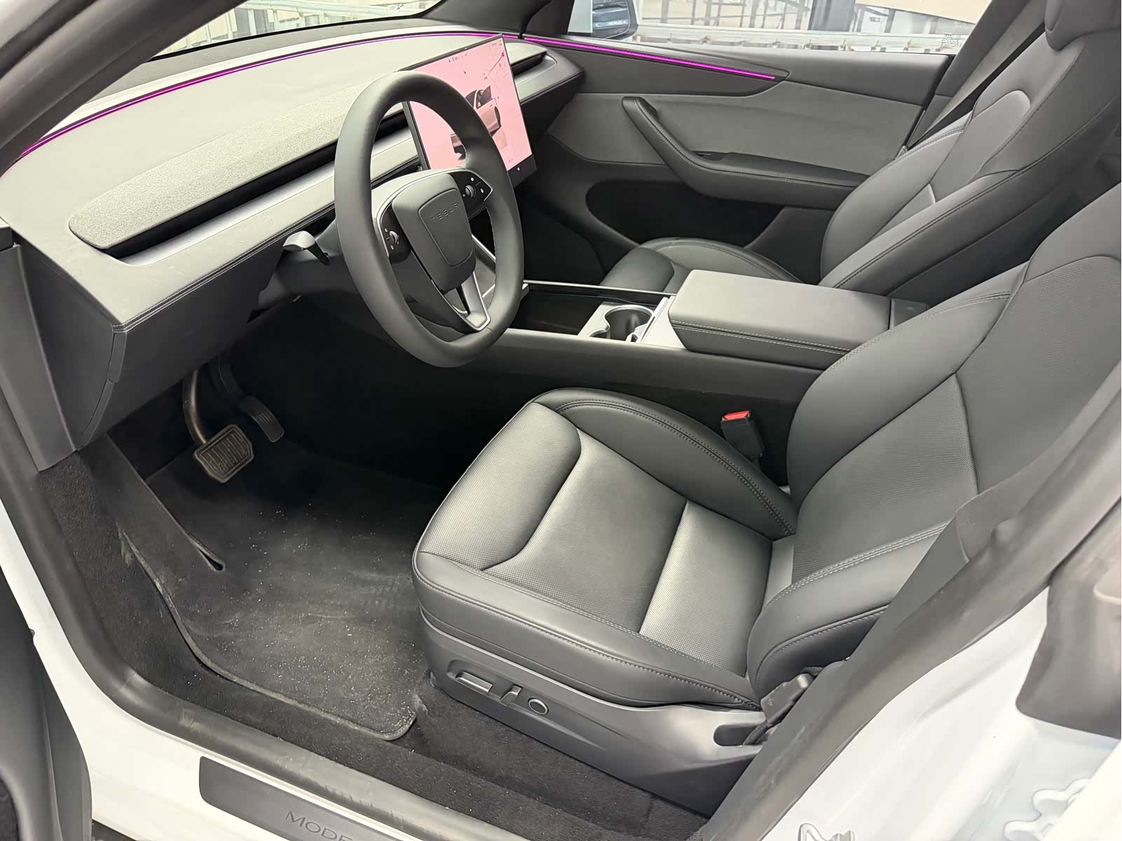 Tesla Model Y, 2026 4