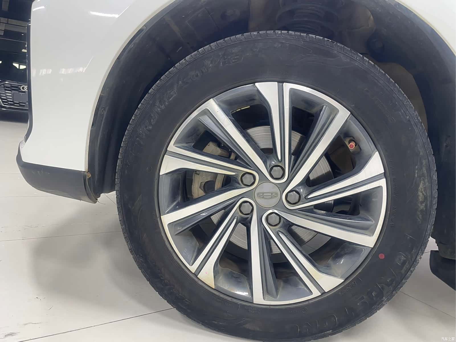 Geely X6, 2022 9