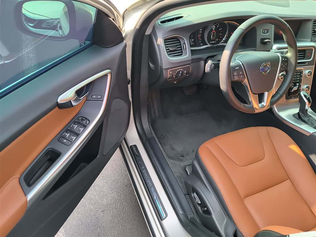 Volvo S60, 2017 16