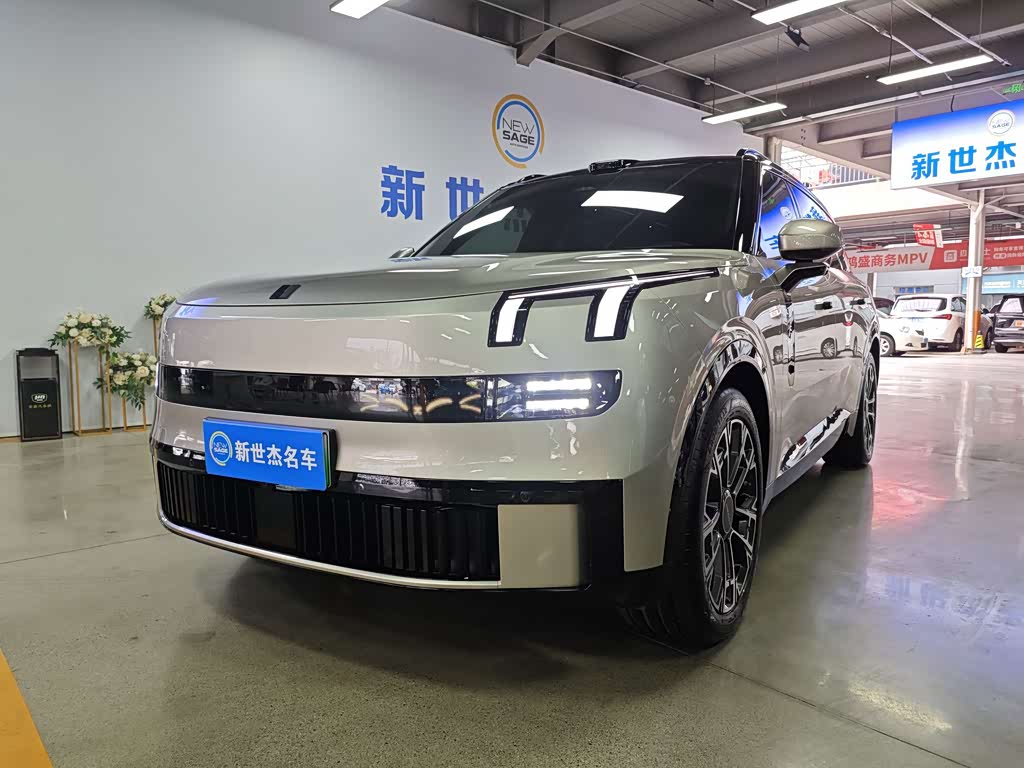Lynk & Co 900
